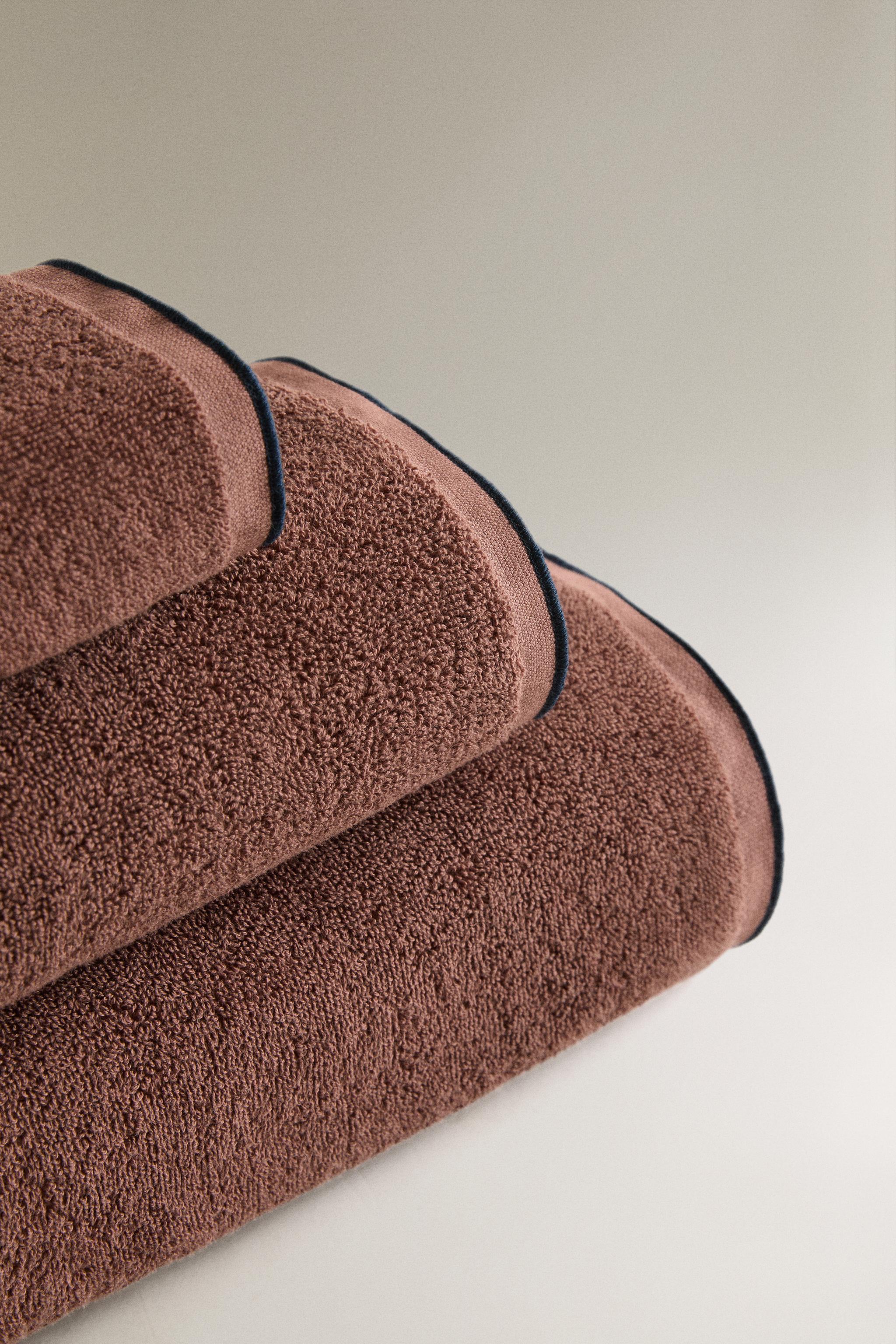 COTTON OVERLOCK BATH TOWEL