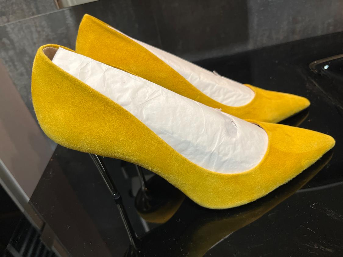 ZAPATÓN DE TACÓN ALTO ANTE AMARILLO - Image 3