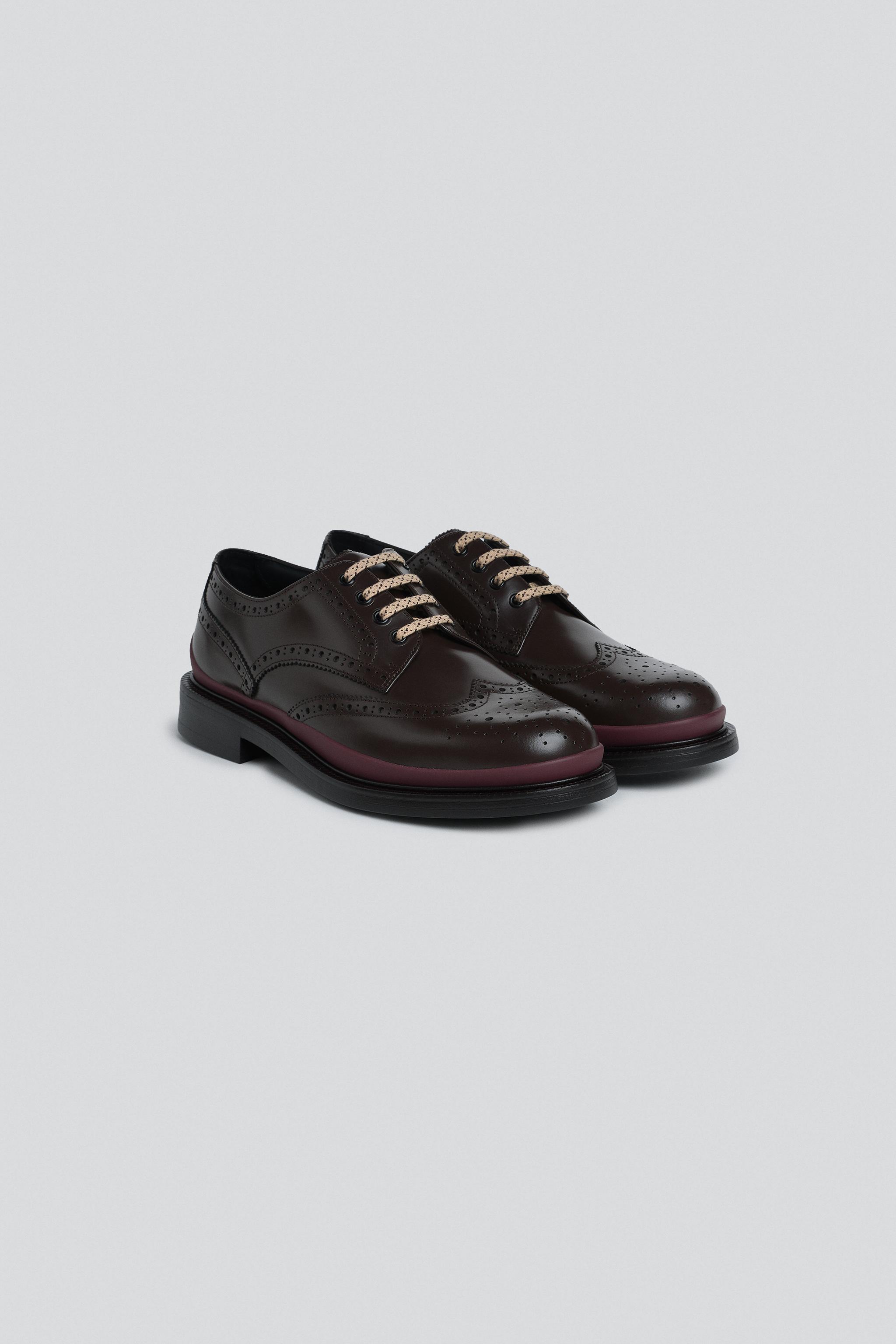 CHAUSSURES EN CUIR