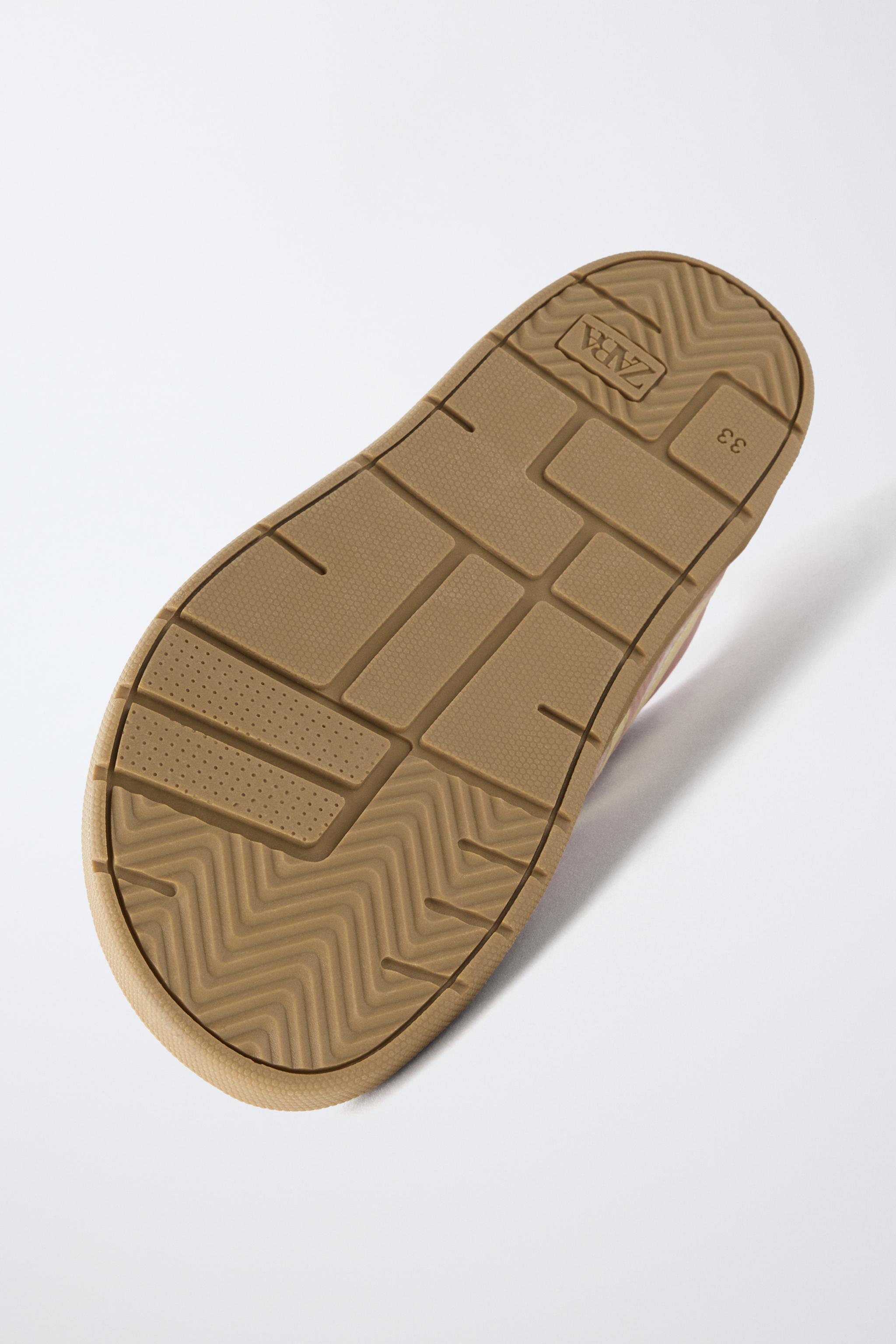 TENNIS BAREFOOT
