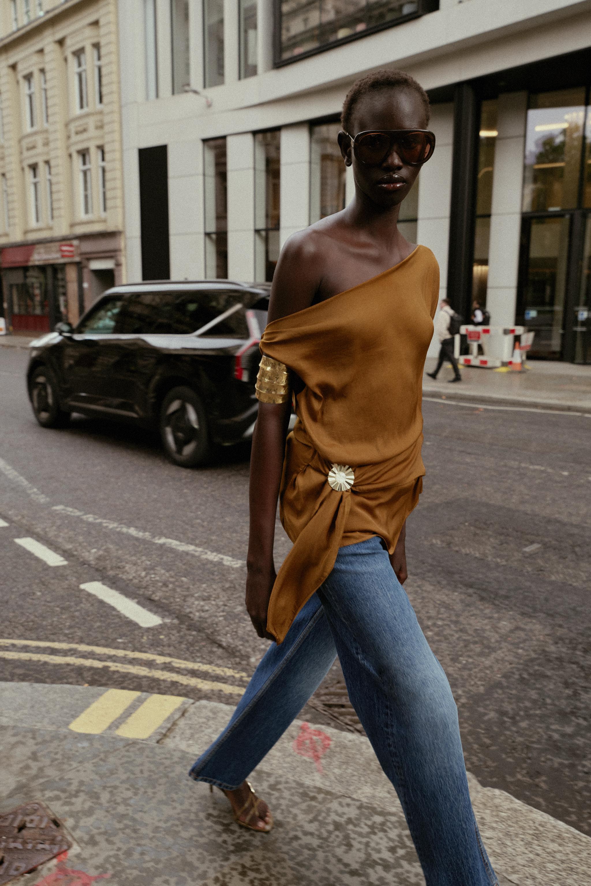 ASYMMETRICAL SATIN EFFECT APPLIQUÉ TOP - Tobacco | ZARA