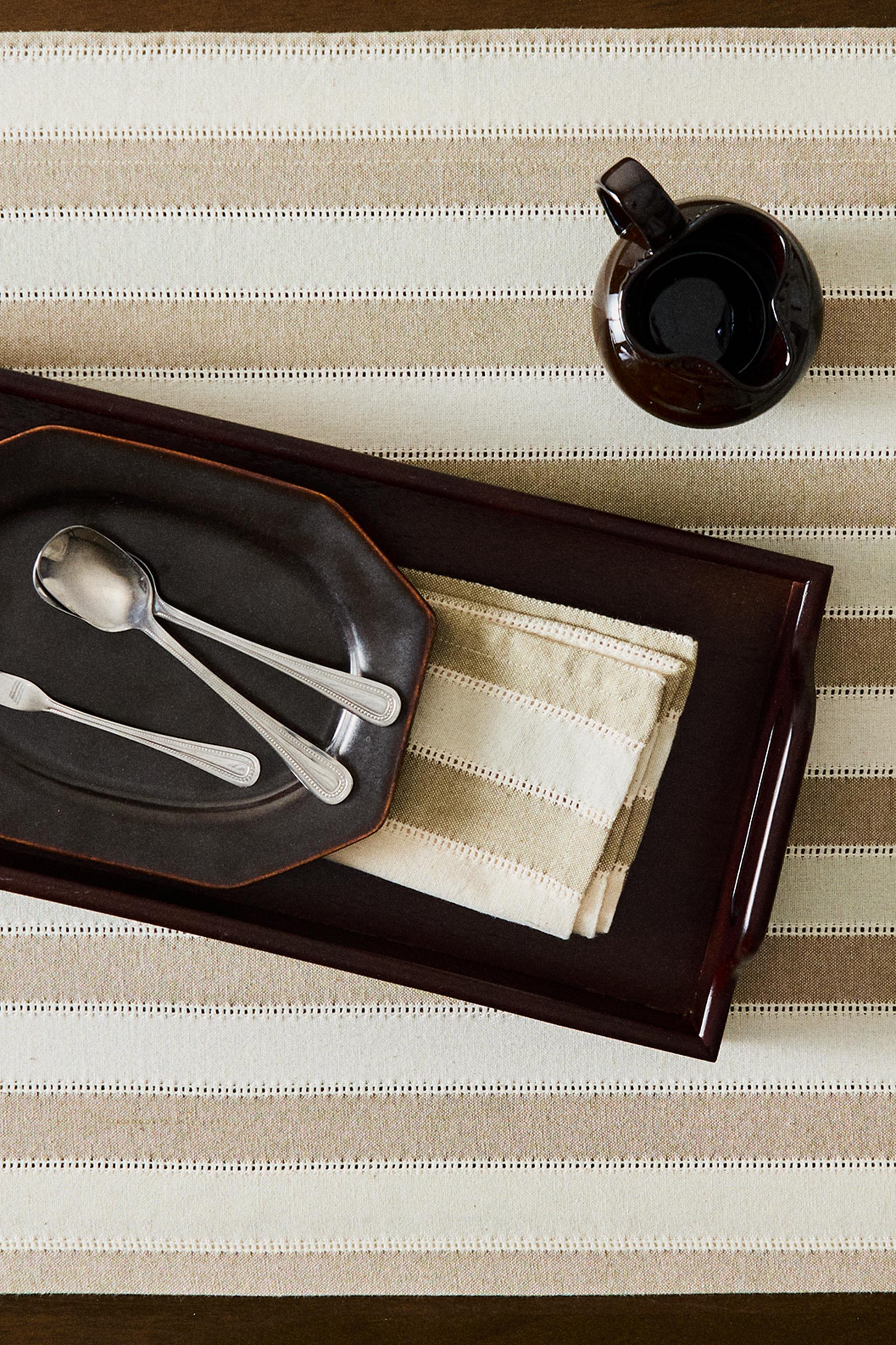STRIPED TABLE RUNNER WITH INSERTS