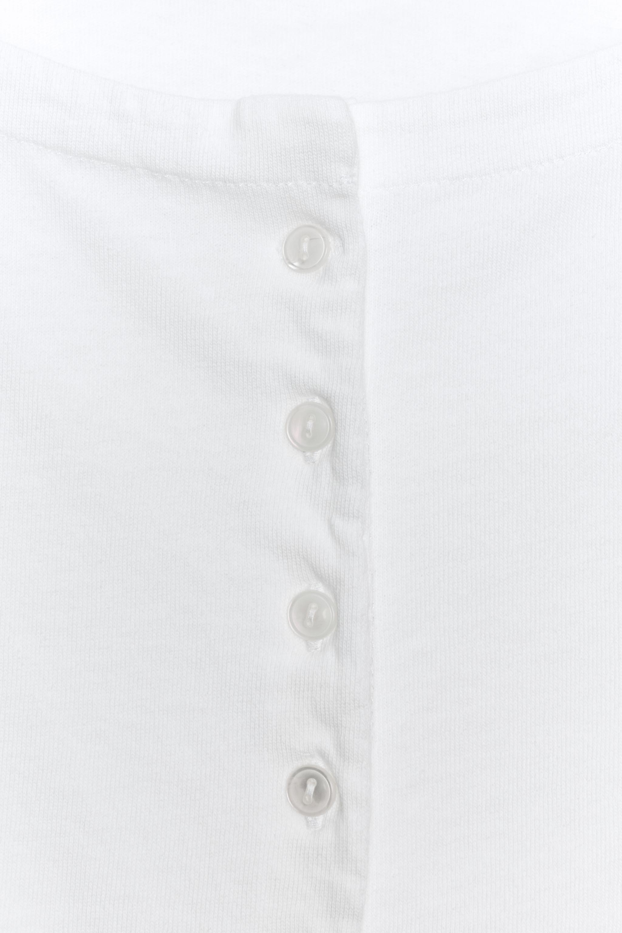 BUTTONED SLEEVELESS TOP