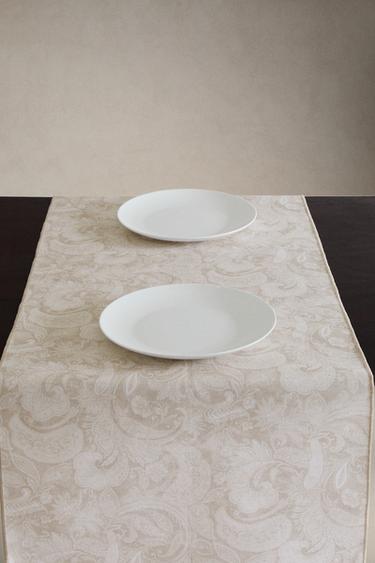 CHEMIN DE TABLE RÉSINE IMPRIMÉ PAISLEY - Beige clair de Zara - Image 1