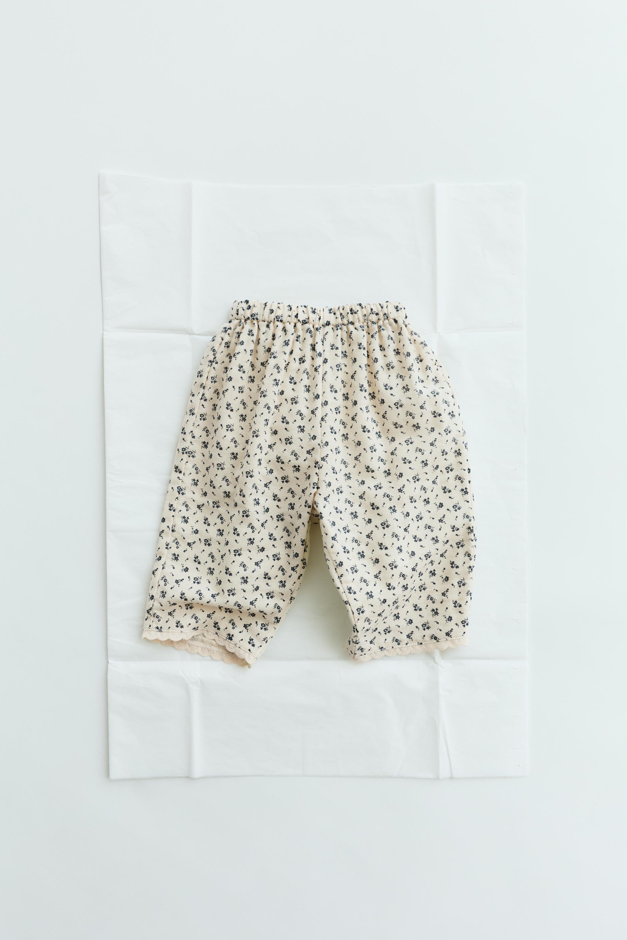 FLORAL BAGGY PANTS — Ecru