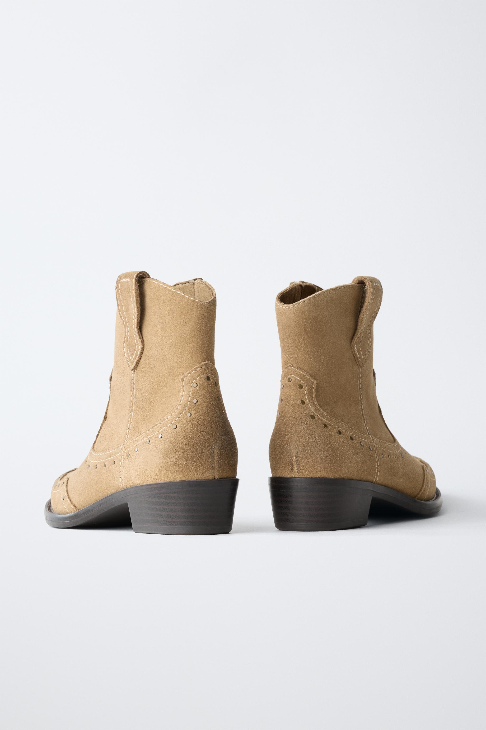 BOTTINES EN CUIR AVEC CLOUS