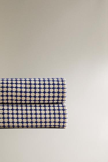 REVERSIBLE WAFFLE-KNIT COTTON BEDSPREAD X COLLAGERIE - Sand / Blue by Zara