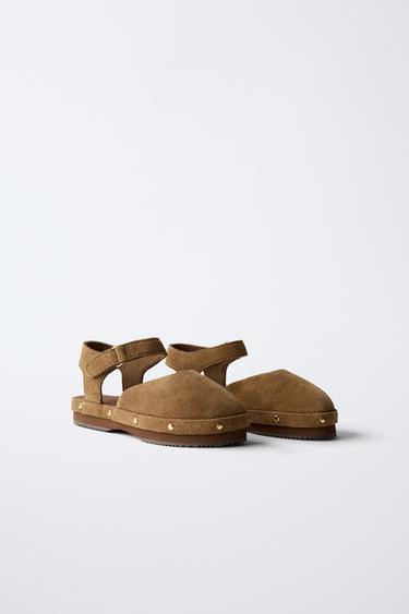 ZUECO PIEL - Marrón de Zara