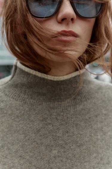 PULL EN MAILLE AVEC LISERÉS EN CONTRASTE - Gris taupe de Zara - Image 2