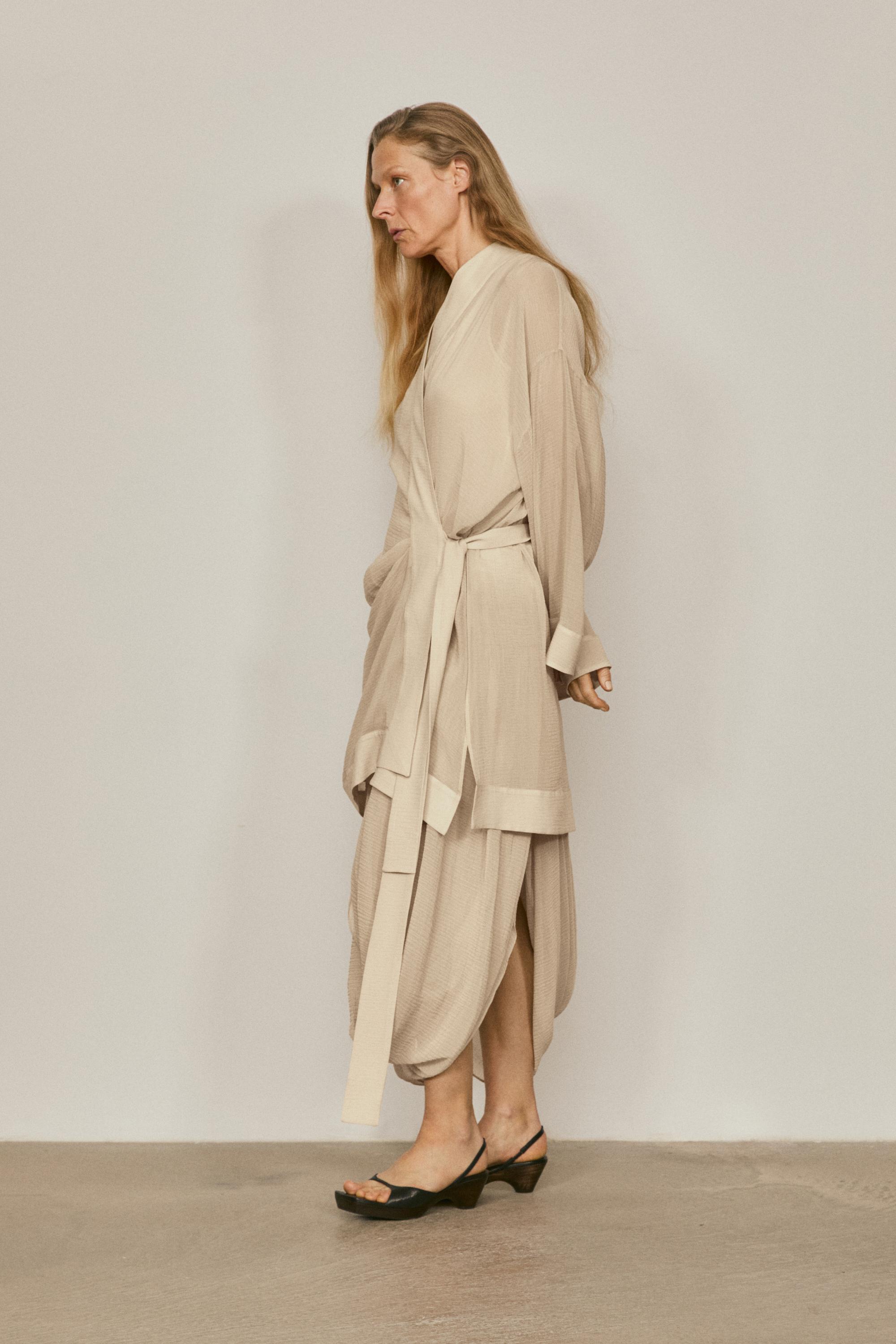 Flowing textured kimono - LIMITED EDITION — Ecru