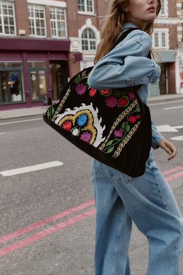 Zara EMBROIDERED VELVET TRAVEL BAG - Black