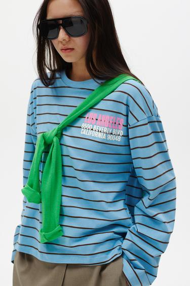 ストライプ柄テキストTシャツブルーZaraのストライプ柄テキストTシャツ - ブルー 