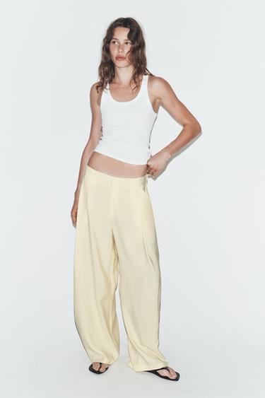 Zara FLUIDNE HLAČE S NABORIMA – svijetložuta