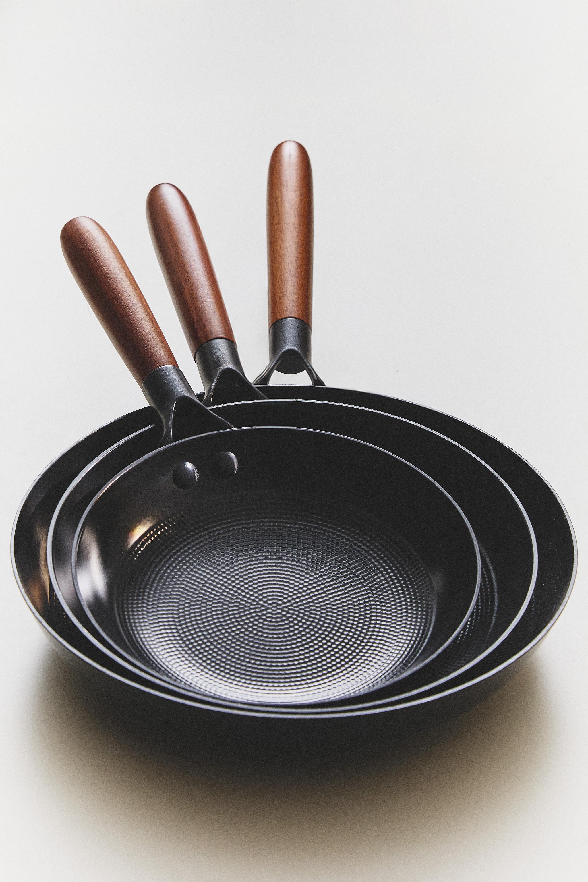 IRON FRYING PAN