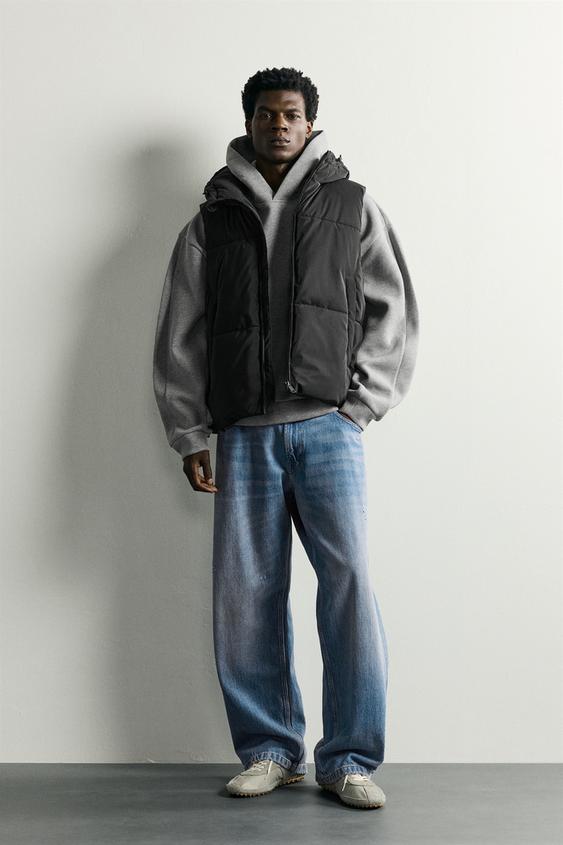 CHALECO ACOLCHADO CAPUCHA REGULAR FIT - Negro de Zara - Imagen 0
