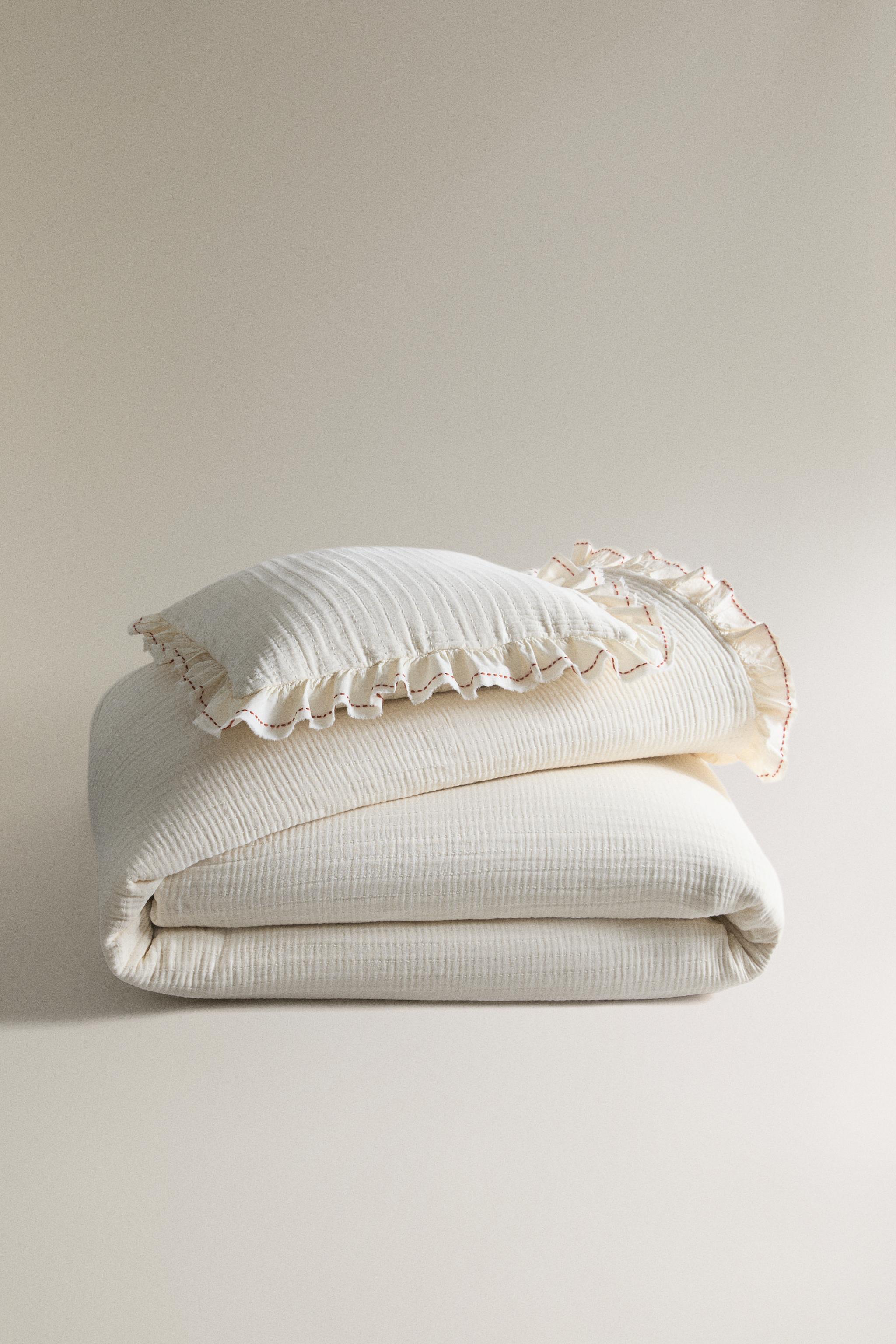KIDS' TEXTURED RUFFLE BEDSPREAD