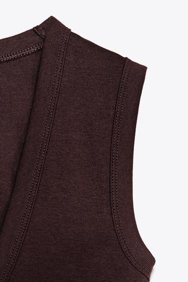 T-SHIRT DÉCOLLETÉ EN V - Marron foncé de Zara - Image 8