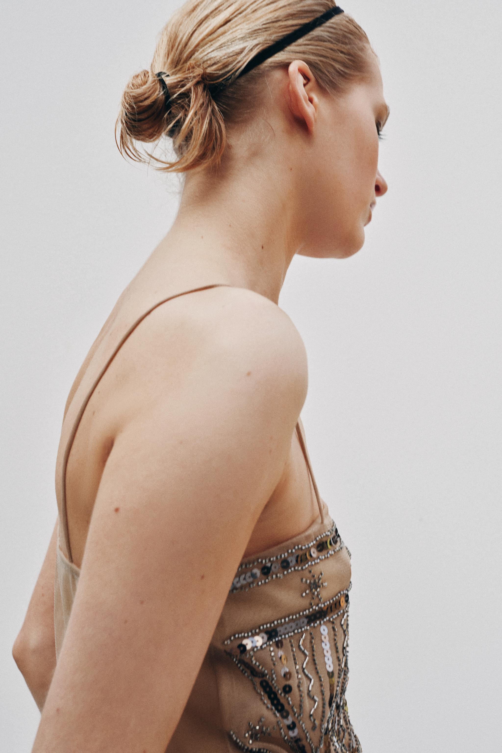 TOP EN TULLE À FANTAISIE ET PAILLETTES