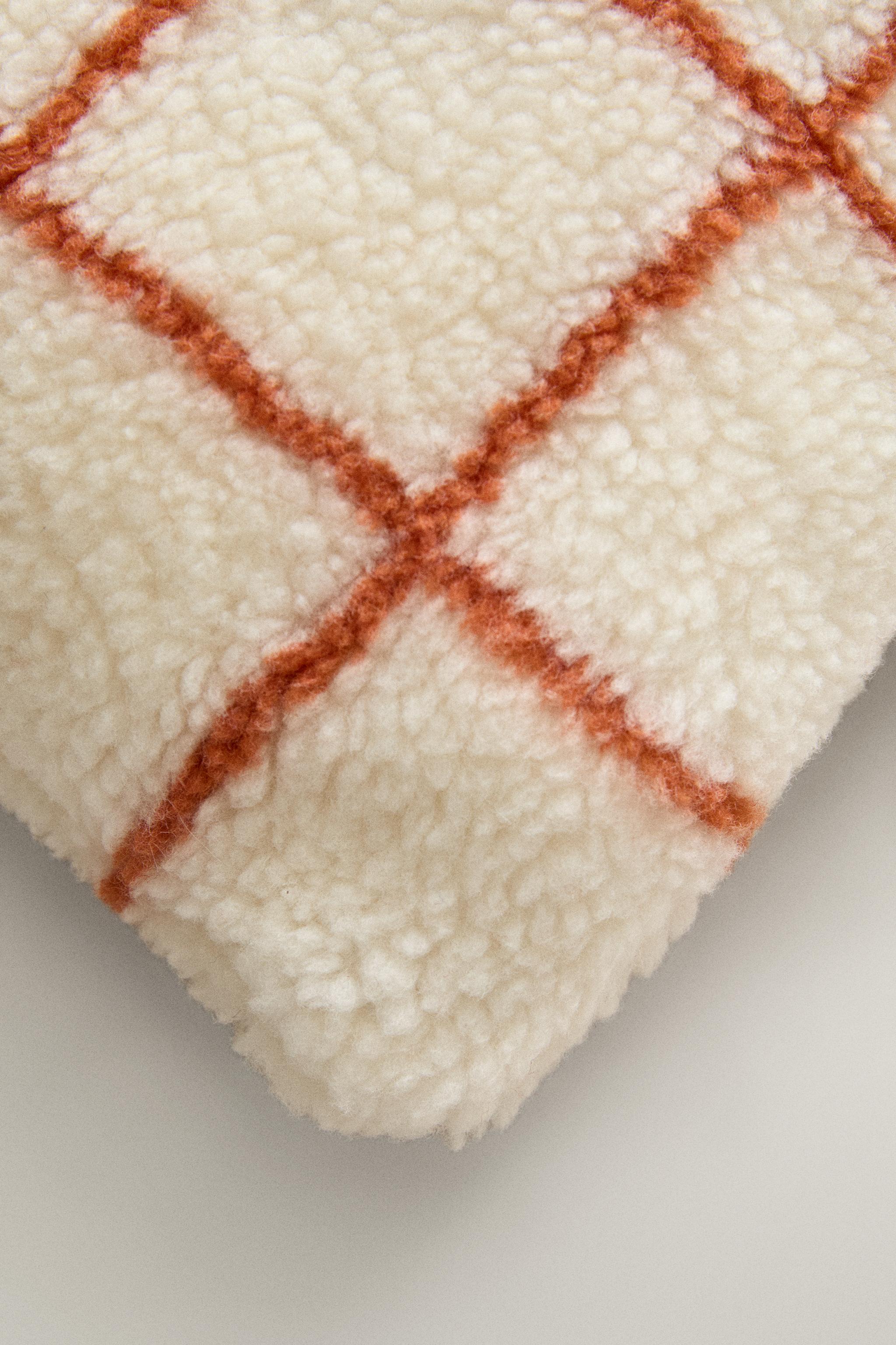CHILDREN'S FAUX SHEARLING CUSHION WITH T — Orange