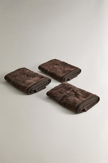 PACK OF VELOUR JACQUARD HAND TOWELS (PACK OF 3) - Chocolate by Zara - Image 1