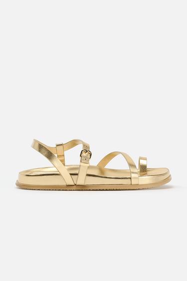 SANDALIA PLANA METALIZADA - Oro de Zara