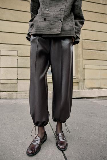 БРЮКИ-БОМБЕРЫ ИЗ ИСКУССТВЕННОЙ КОЖИ — ТЕМНО-КОРИЧНЕВЫЙ от Zara