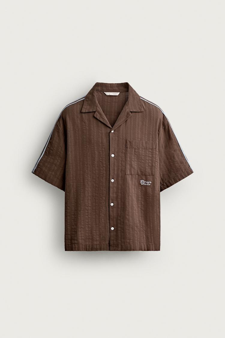 CAMISA RAYADA CON BORDADO DE CONTRASTE 7