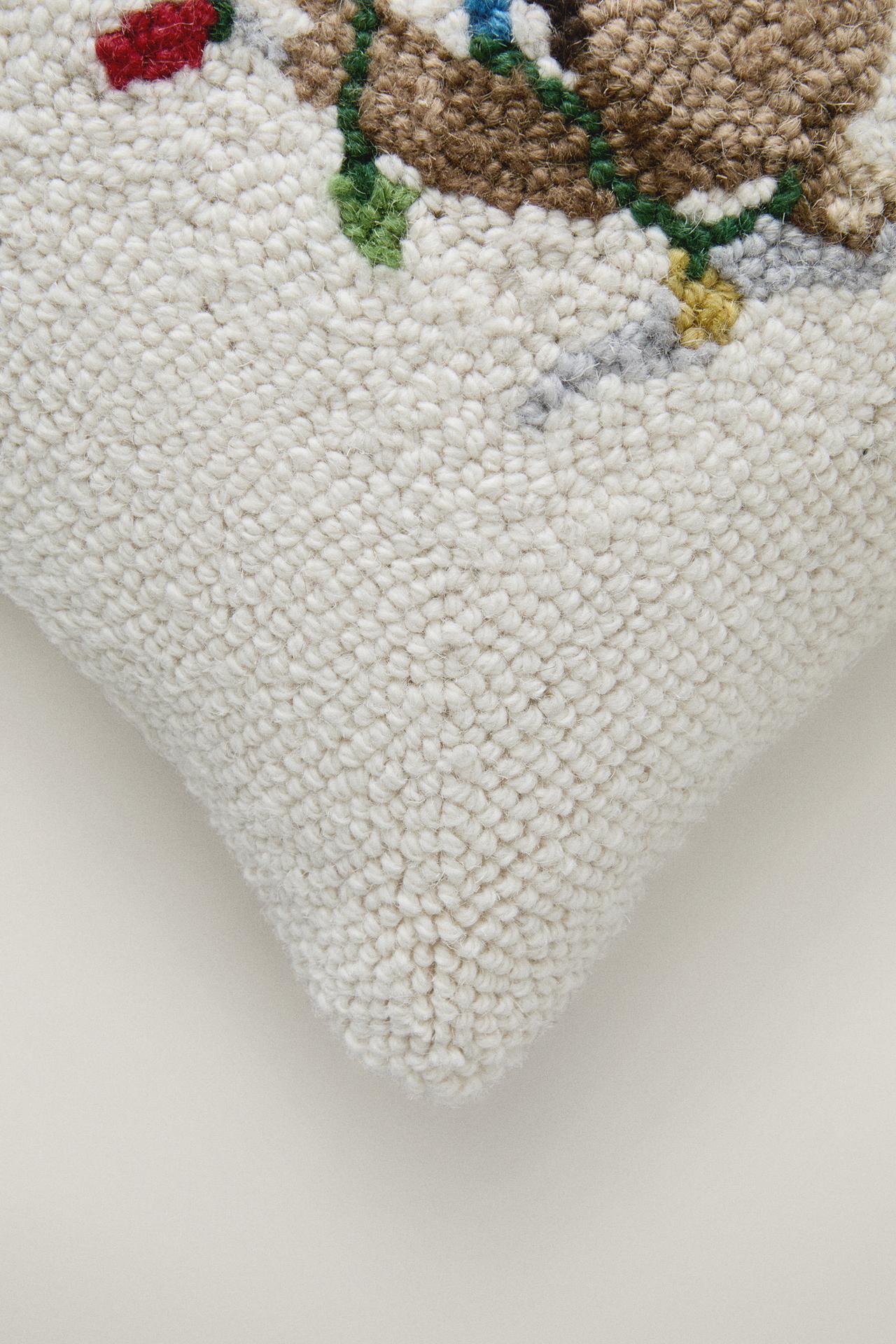 WOOL DOG CHRISTMAS CUSHION COVER — Ecru