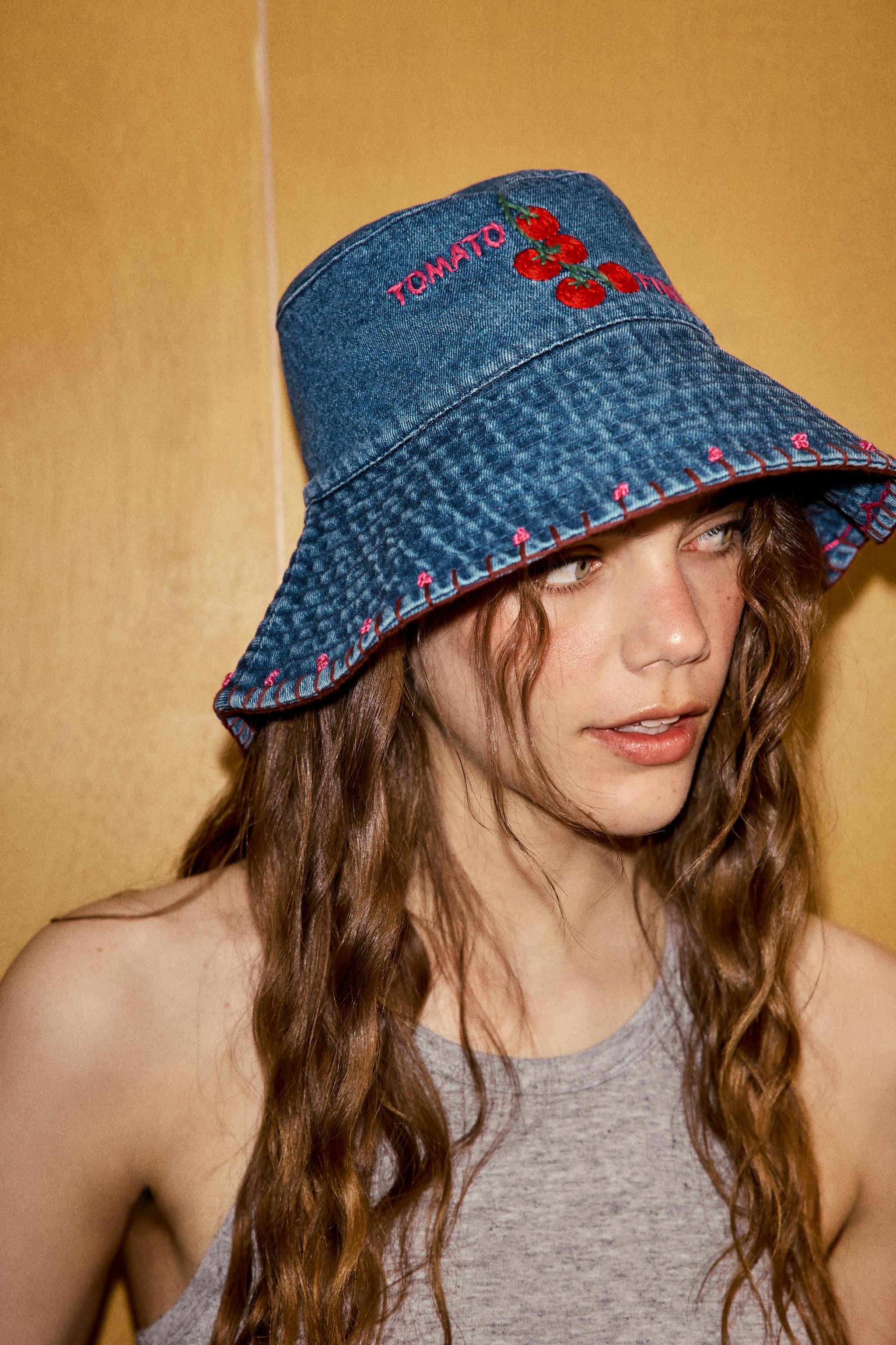 TOMATO EMBROIDERED DENIM BUCKET HAT