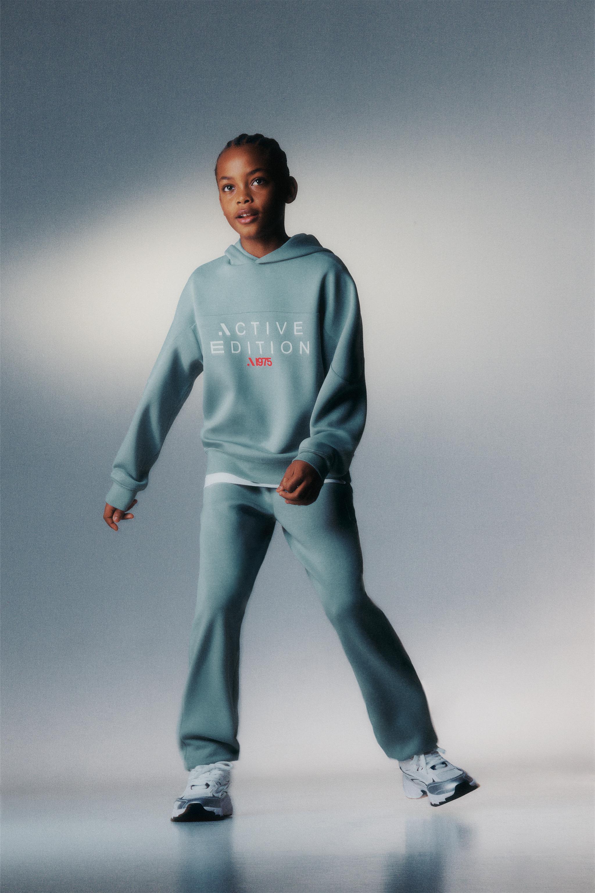SPORTY HOODED SWEATSHIRT