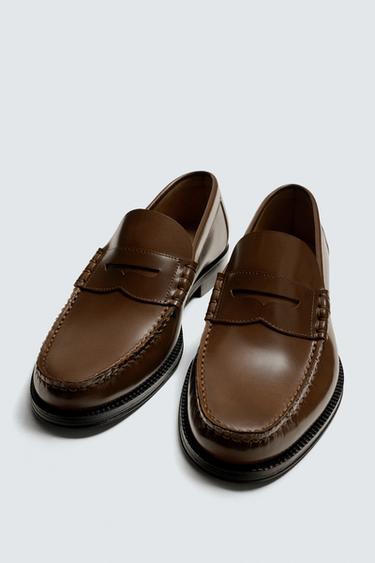 MOCASSINS EN CUIR AVEC MASQUE - Marron cognac de Zara - Image 1