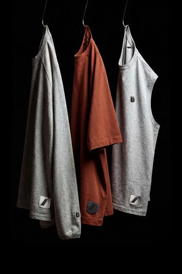 TECHNICAL PATCH T-SHIRT - Burgundy by Zara