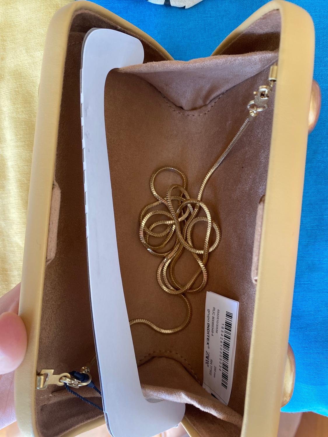 CLUTCH WITH METAL APPLIQUÉS - Image 4