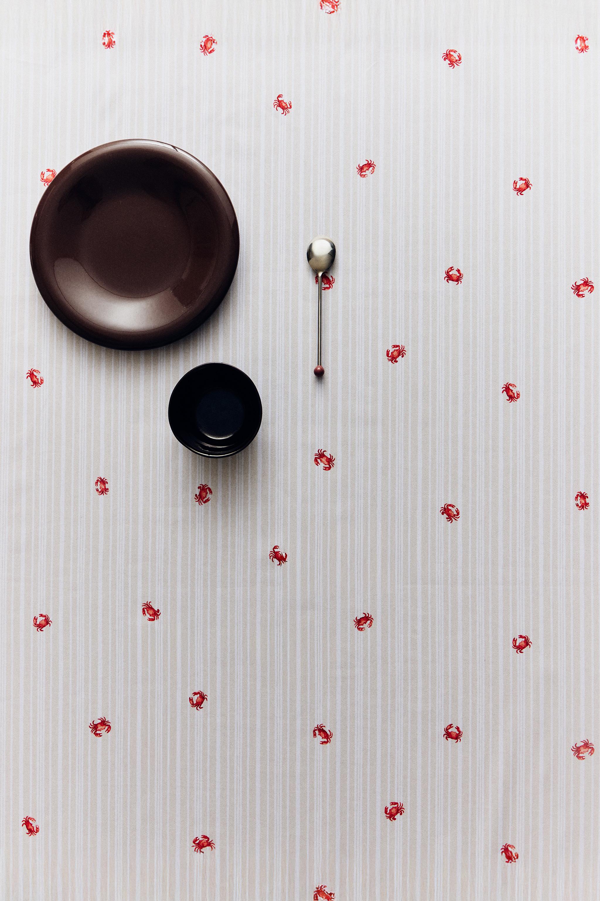 CRAB PRINT RESIN-COATED COTTON TABLECLOTH — Ecru