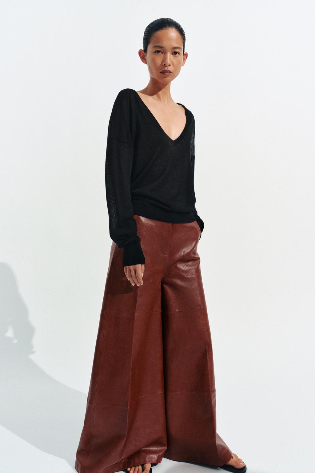FINE KNIT V-NECK JUMPER - image 2