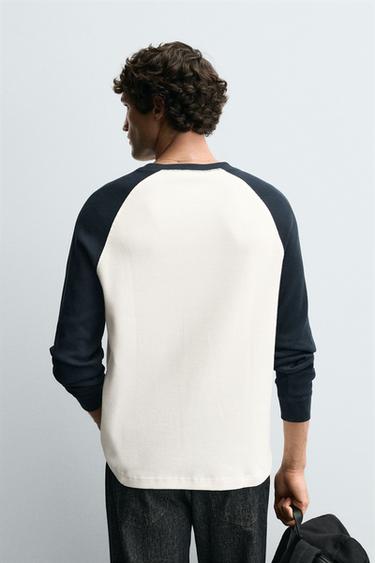 T-SHIRT COLOR BLOCK - Bleu marine / Blanc de Zara - Image 2