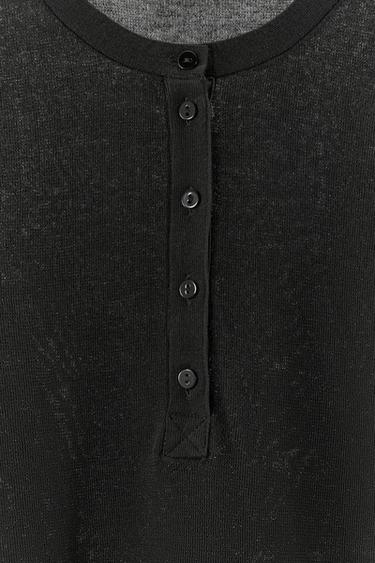 CAMISETA CON ALGODÓN BOTONES - Negro de Zara