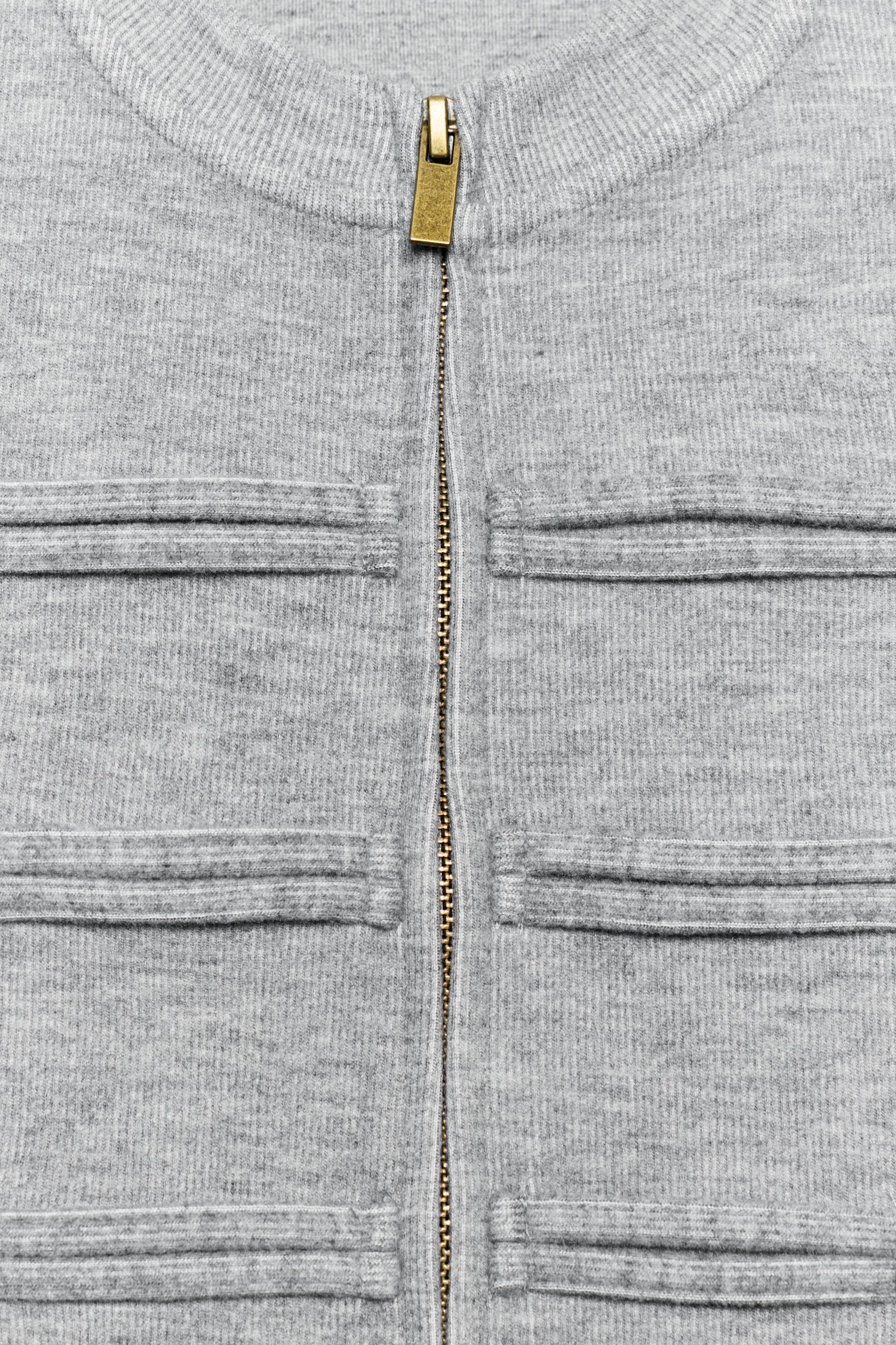 SWEATER WITH FROG FASTENING