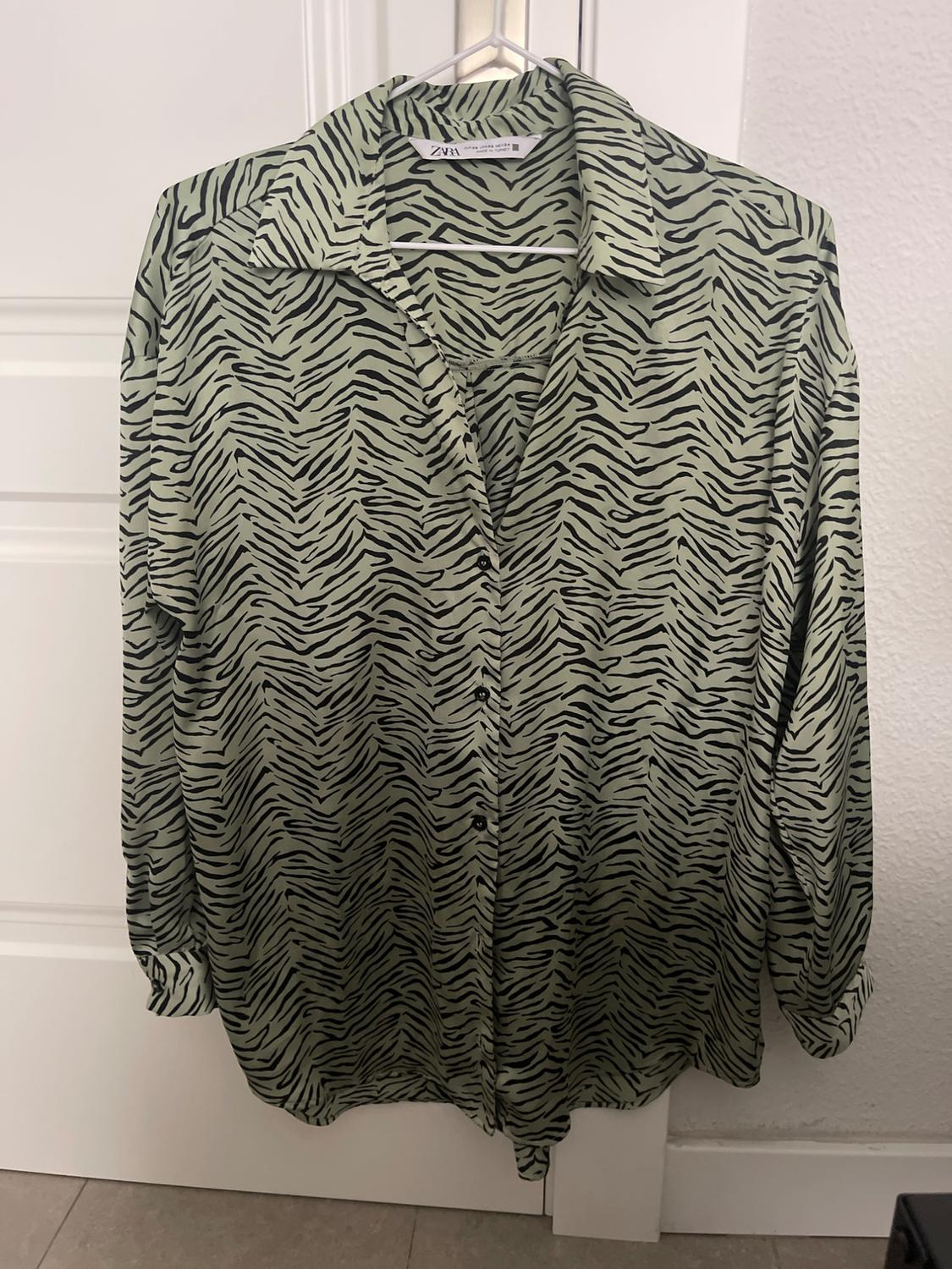 OVERSIZE ANIMAL PRINT BLOUSE