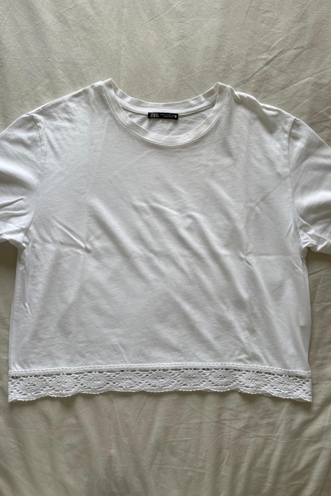 T-SHIRT WITH CONTRASTING HEM