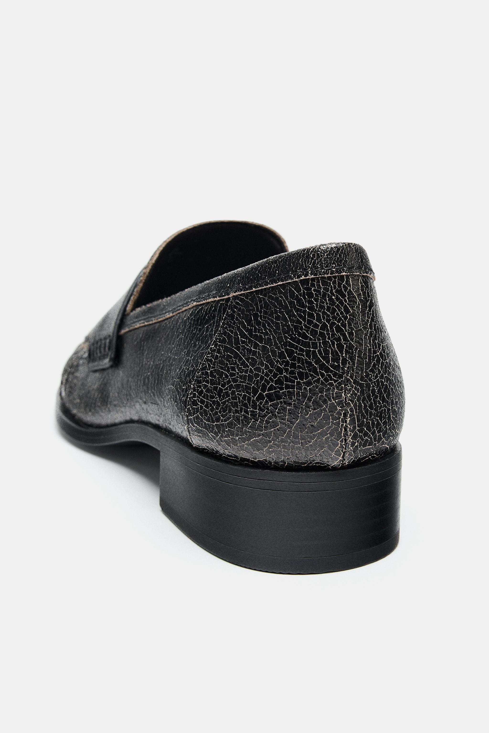 DISTRESSED LEATHER LOAFERS