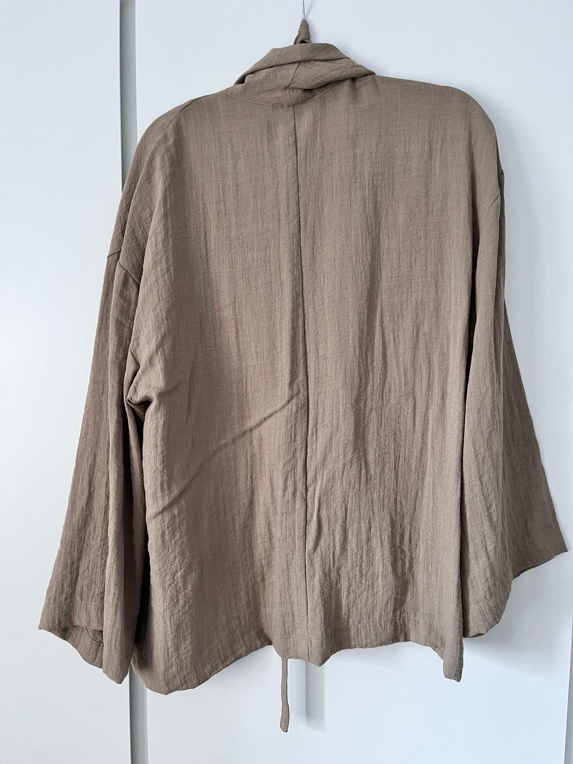 TEXTURED CROSSOVER KIMONO - Image 2