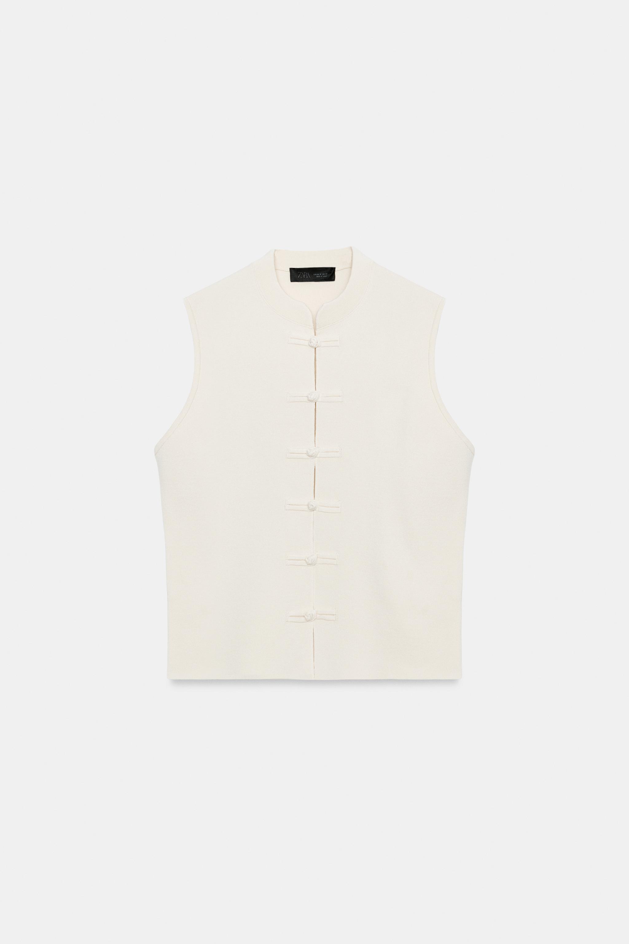 KNIT FROG FASTENING VEST TOP