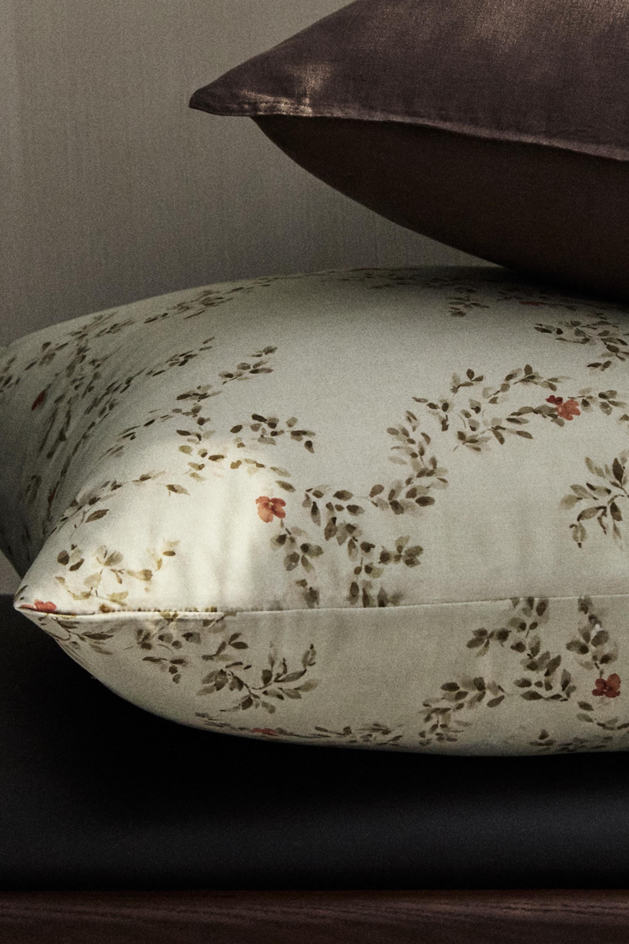 LEAF PRINT PILLOWCASE
