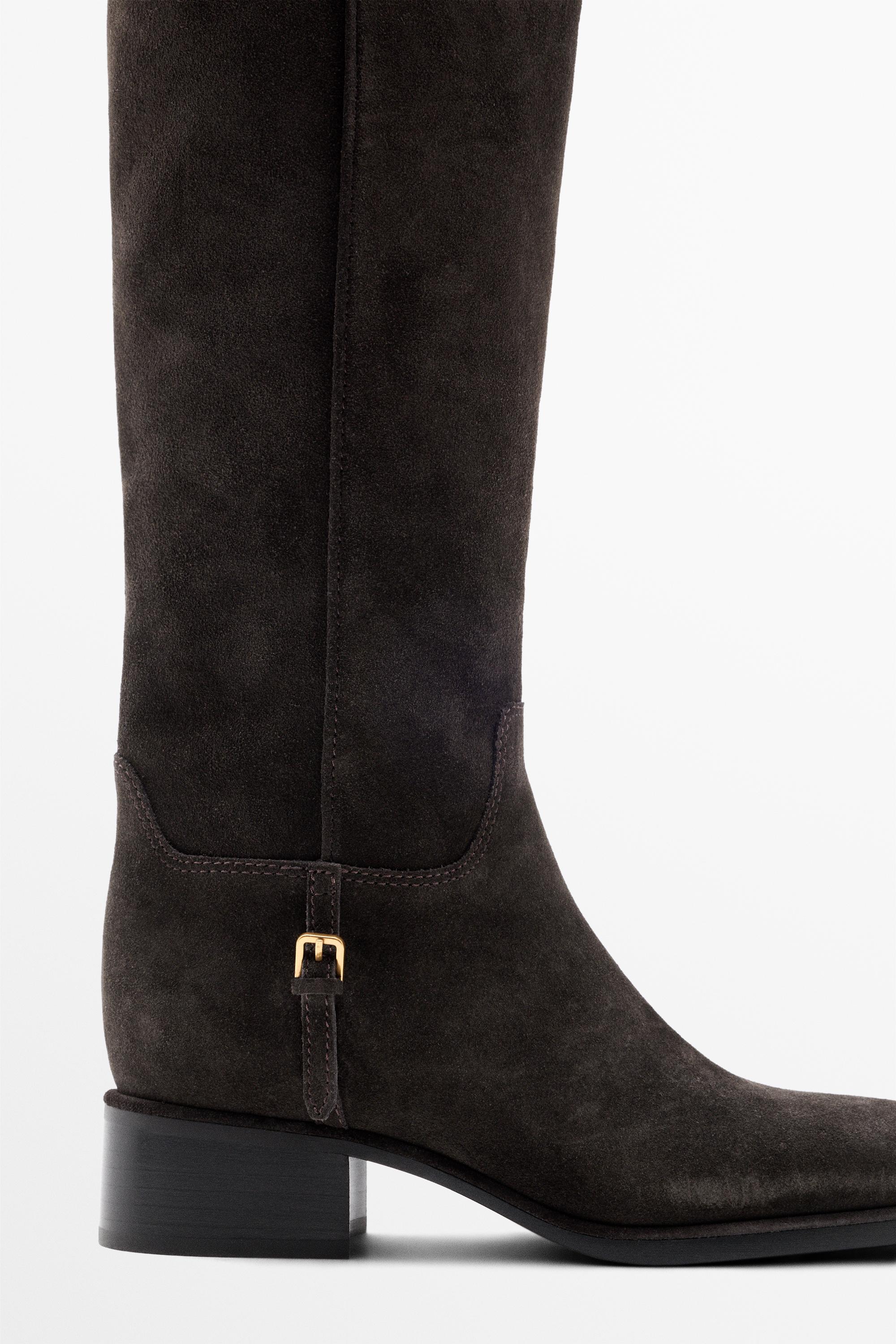 Botte plate en croûte de cuir avec boucle latérale