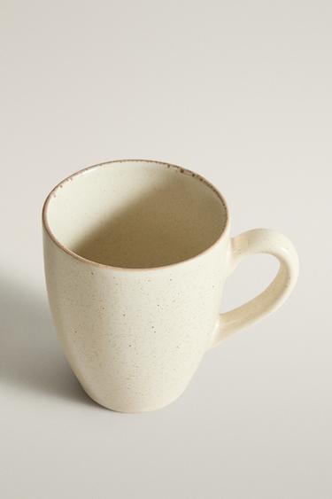 STONEWARE MUG WITH DISTRESSED RIM — Light ecru 2