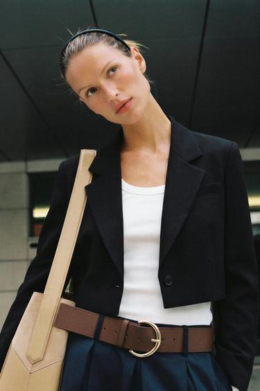 SHORT BLAZER WITH SHOULDER PADS - Black by Zara