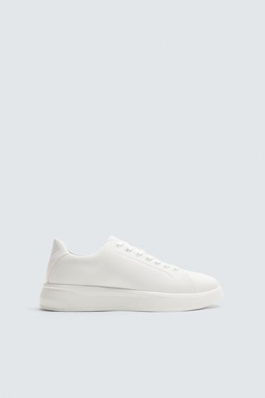 EINFARBIGE SNEAKER MIT VOLUMINÖSER SOHLE - Weiß von Zara