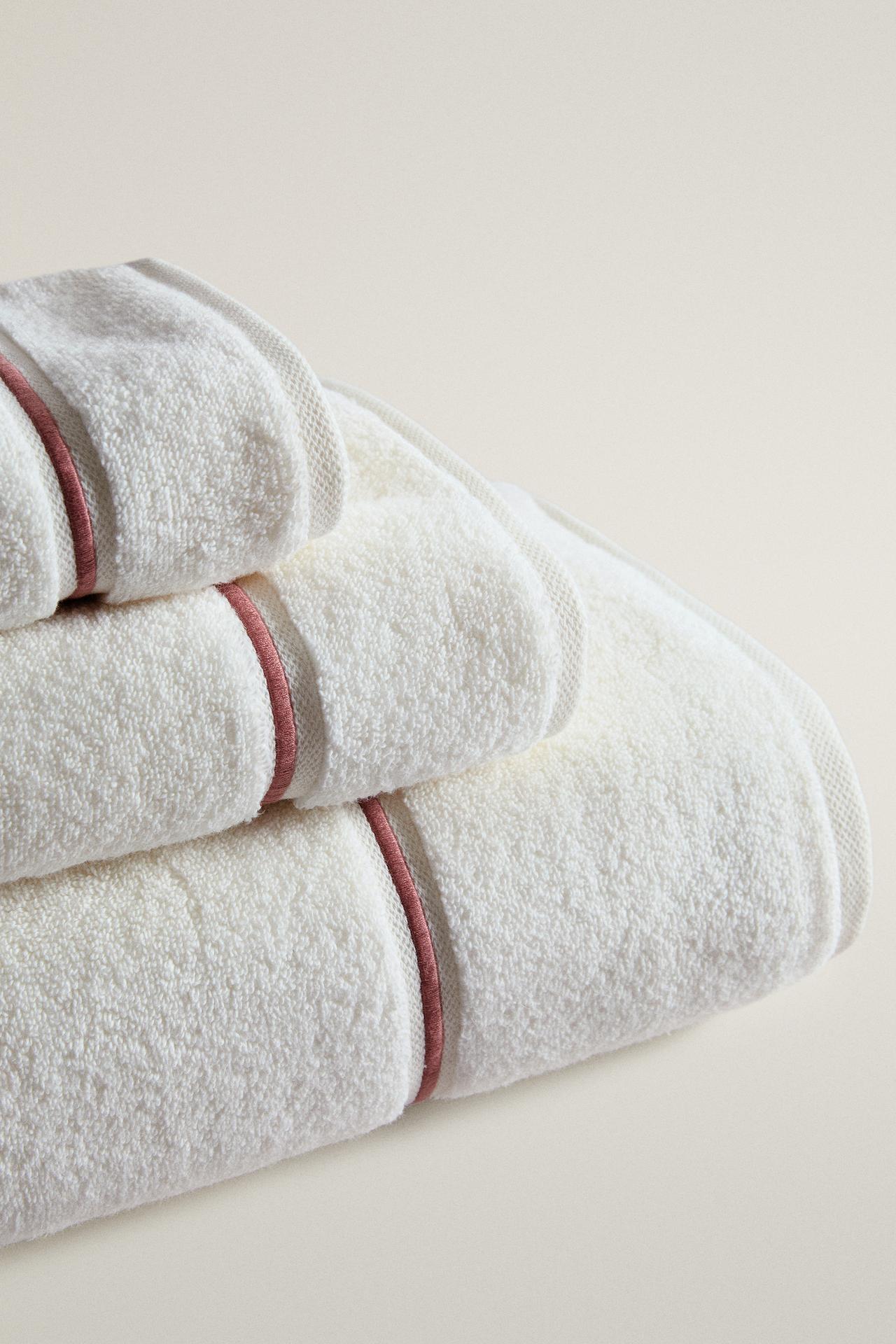SCALLOPED BATH TOWEL — Pale pink