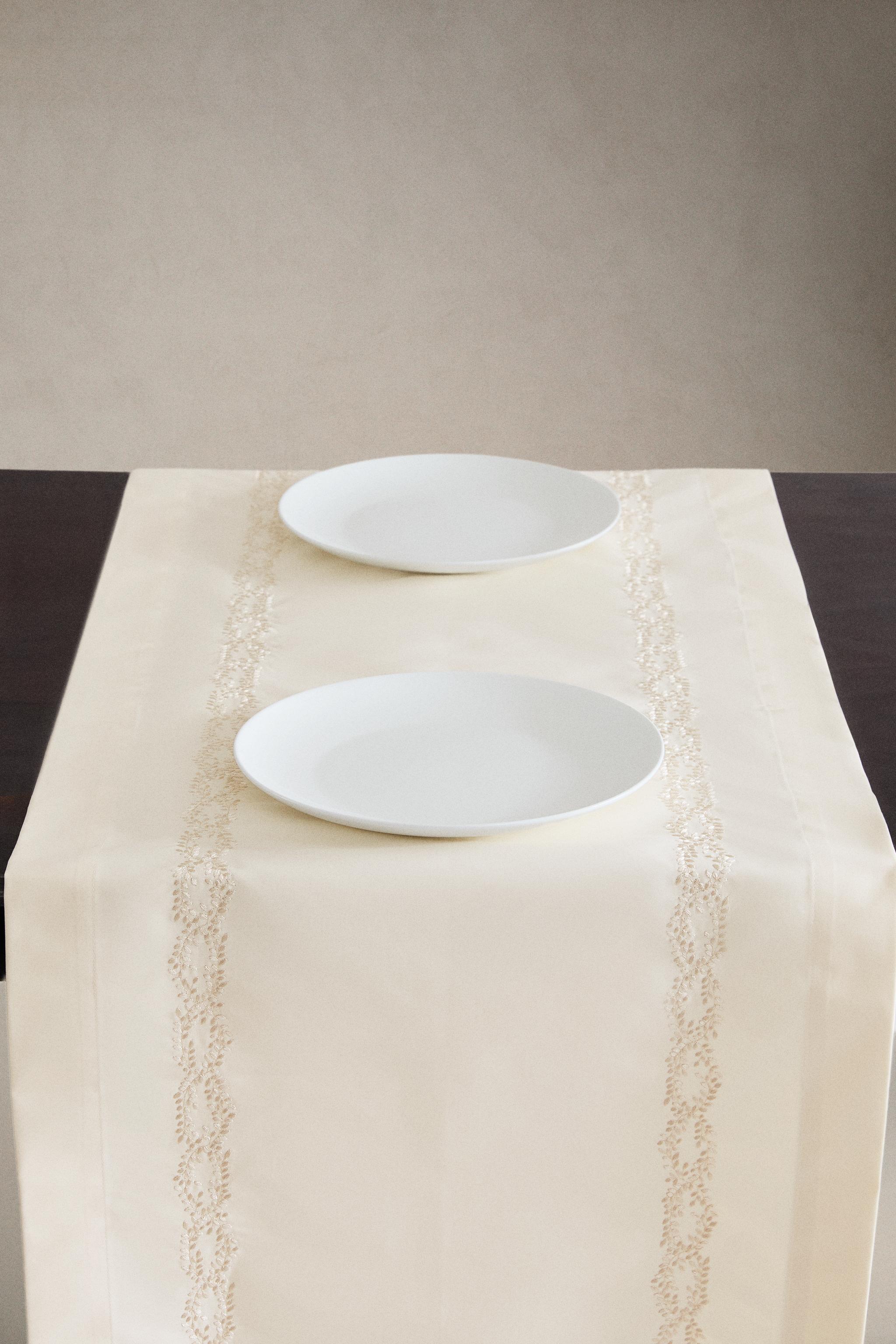 PLANT EMBROIDERED TABLE RUNNER — Beige